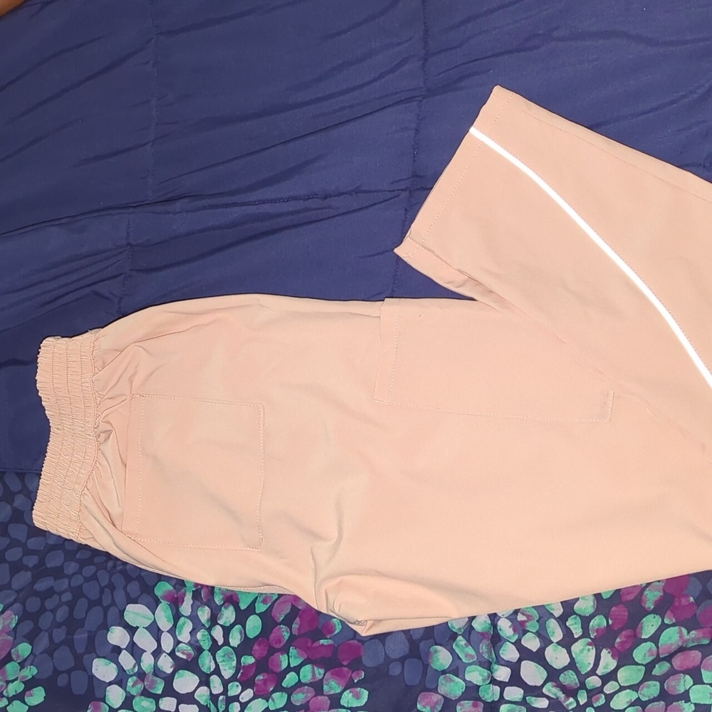 Jaanuu light pink women's scrub bottoms good condition!